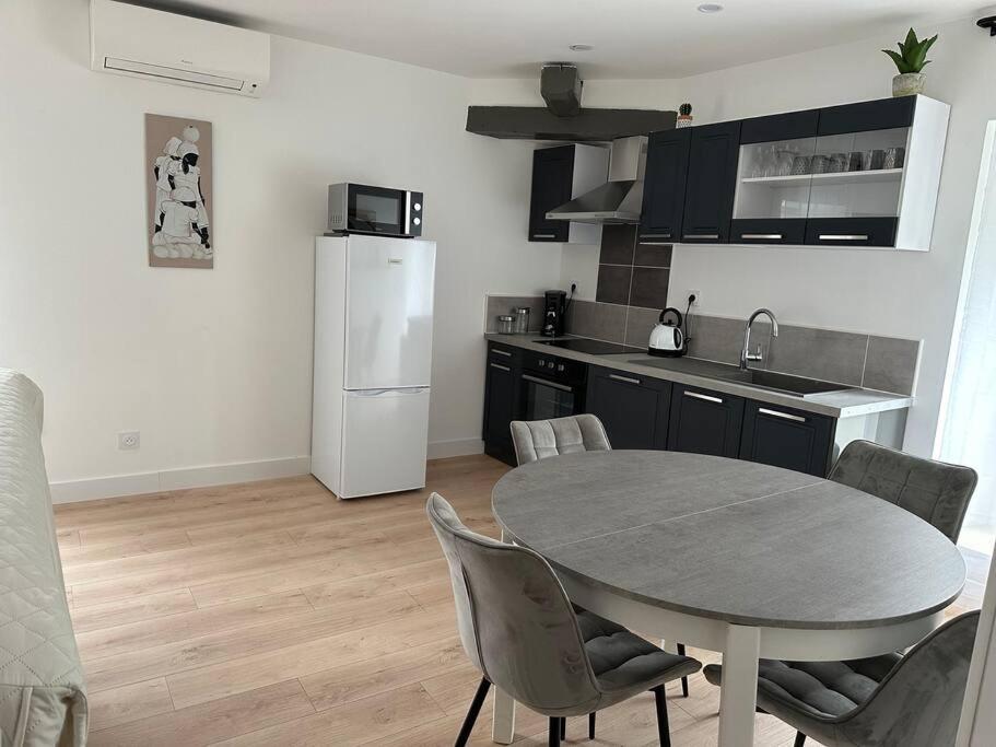 Chez Gaelle Apartment Trebes Bagian luar foto